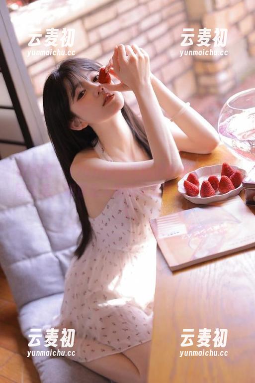 微密圈 - 120斤的小王同学真香系列：原图全集，带你走入她的华丽写真世界！.txt