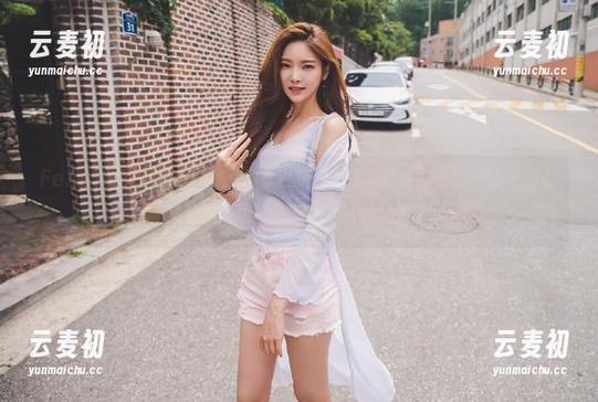 Feilin嗲囡囡 - 奶茶Emily白裙绽放青春：探索她的写真作品，原来白裙和奶茶Emily如此绝配！.txt