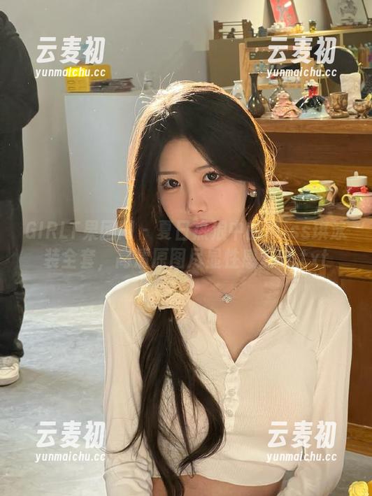 GIRLT果团网 - 夏日热浪中的Miss琪泳装全套，高清原图尽显性感韵味.txt