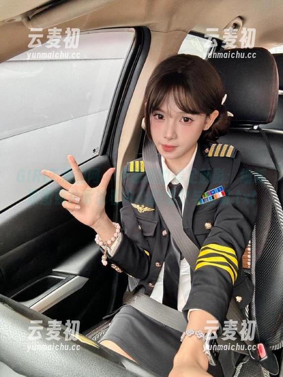 GIRLT果团网 - 尹意纯的裸足魅影：细腻原图照片诉说着内心的柔软与坚韧.txt