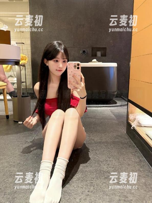 GIRLT果团网 - 黄歆苑油亮写真合集，锁定今夏最IN的壁纸潮流！.txt