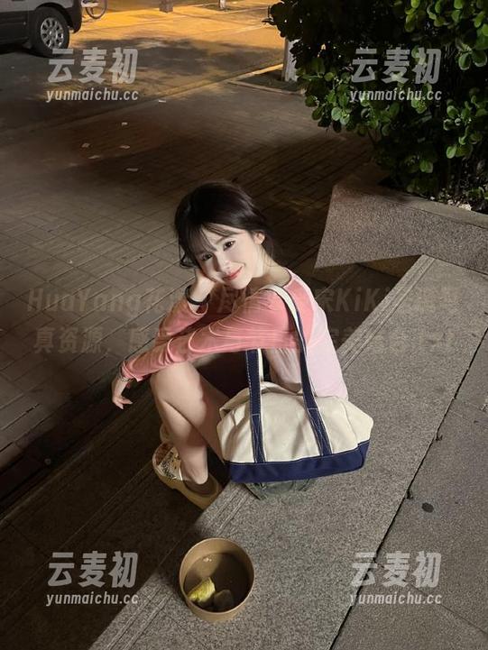 HuaYang花漾 - 尽情享受宋KiKi圣诞写真资源，感受艺术与节日的完美结合.txt