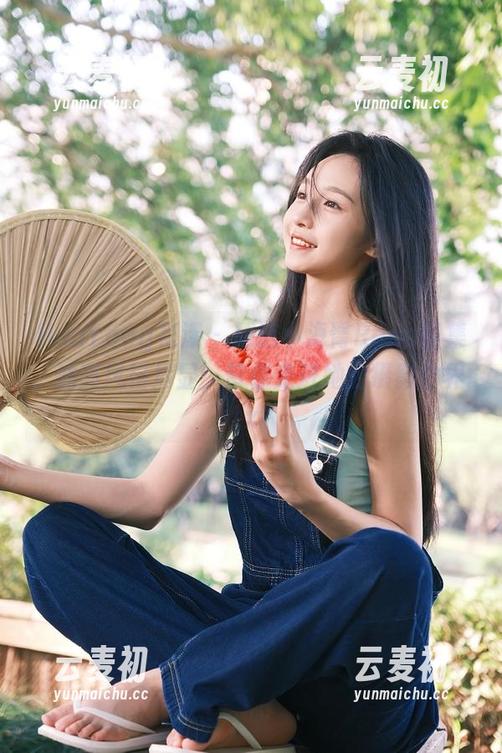HuaYang花漾 - 精选小海臀Rena图集，油亮风格尽显，带你走进她的摄影世界.txt