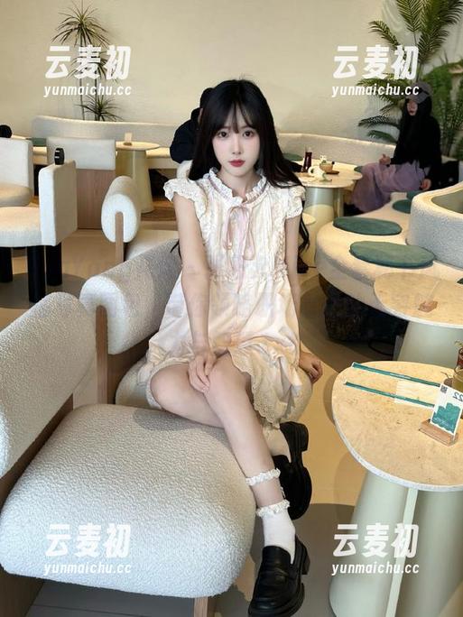 HuaYang花漾 - 张思允Nice全套秘书风格写真图包，带你领略职场女性的无穷魅力与智慧.txt