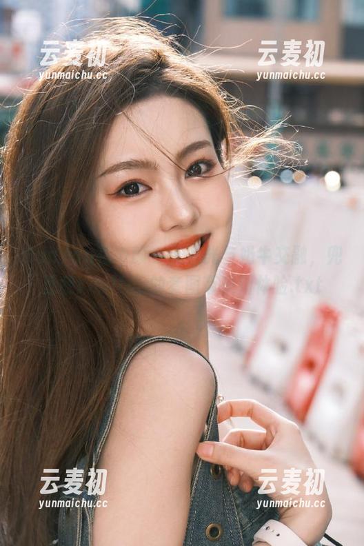 HuaYan花の颜 - 无圣光与奶牛交融，兜豆靓Youlina的套图带来新体验.txt