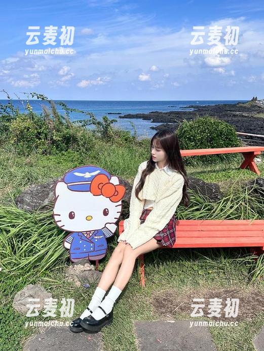 IMiss爱蜜社 - 感受艾米Amy的黑白之美：图文分享搭配原图，展现她的艺术灵魂。.txt
