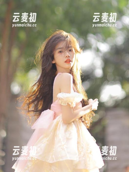 喵糖映画定制图集：猫系少女的俏皮与优雅尽在其中.txt