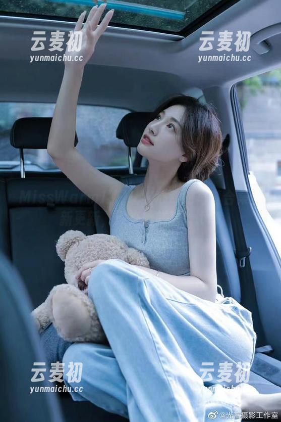 MissWarmJ狼J让人心动的写真合集全新更新，速来抢鲜看！.txt