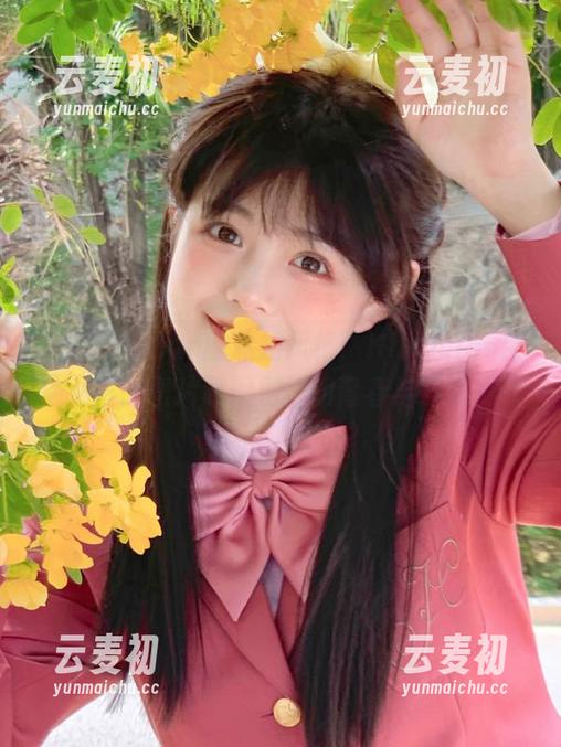 PoppaChan的私拍风格：Hitomio–吉他女孩的图片展现别样的青春与自由.txt