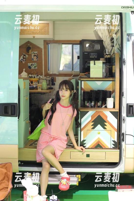 纯白美学：Rioko凉凉子私拍写真带你走进她的清新雅致世界.txt