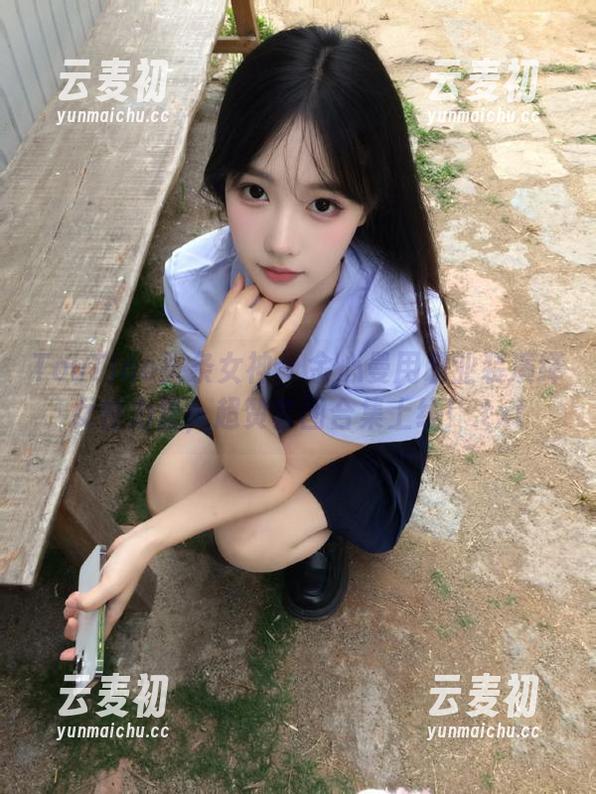 TouTiao头条女神 - 余心曼用职业装演绎女性力量，超赞套图合集上线！.txt