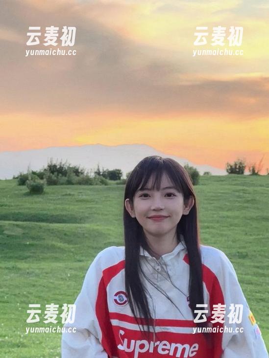 TouTiao头条女神 - 周思超白色艺术：精美高清壁纸给你不同视觉体验.txt