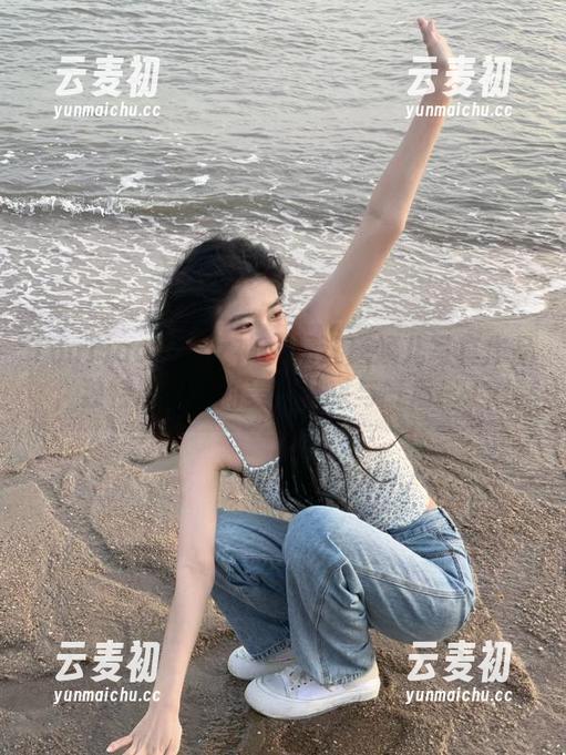 TouTiao头条女神 - 精选唐嫣儿写真作品，独特展现她的美脚风采与气质！.txt
