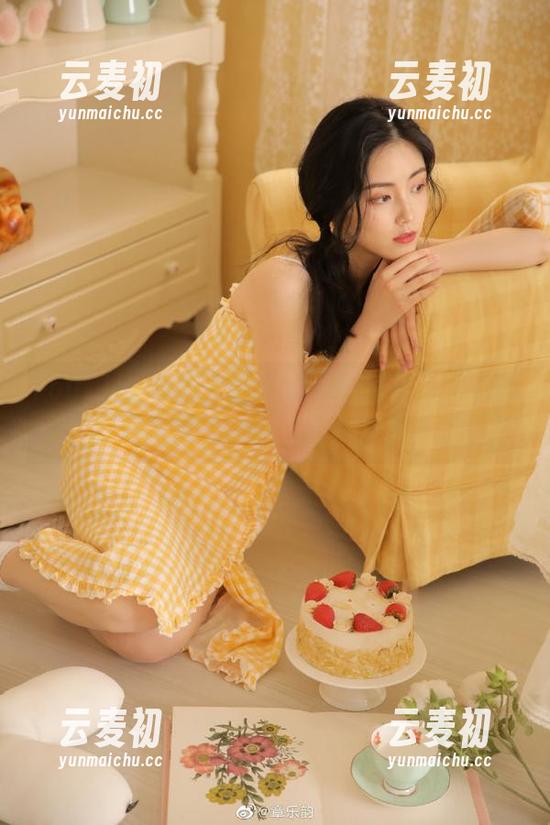 TouTiao头条女神 - 甜美时光：李梓熙红肚兜花絮视频图集珍藏资源.txt