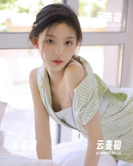 UGirls尤果网 - 周于希带来的圣诞美图，照片记录快乐与温馨的瞬间.txt