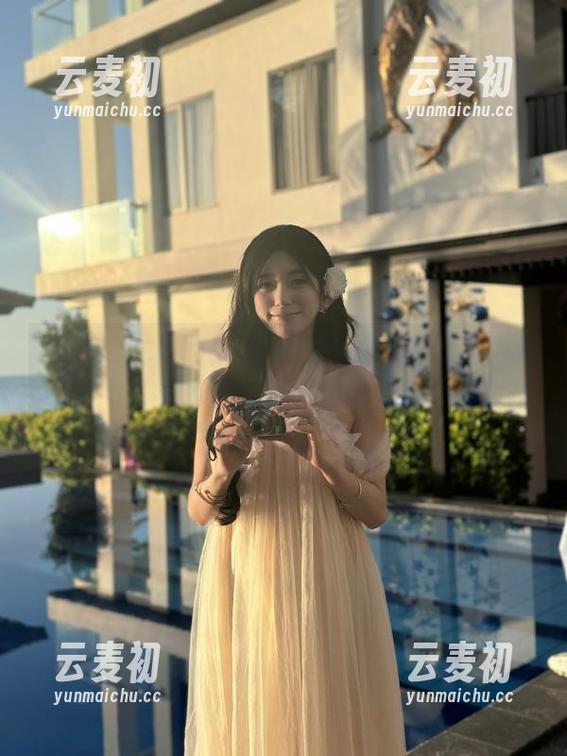 UGirls尤果网 - 最新图库揭秘：张小西Ann的牛仔裤写真，唤醒你的时尚灵感.txt
