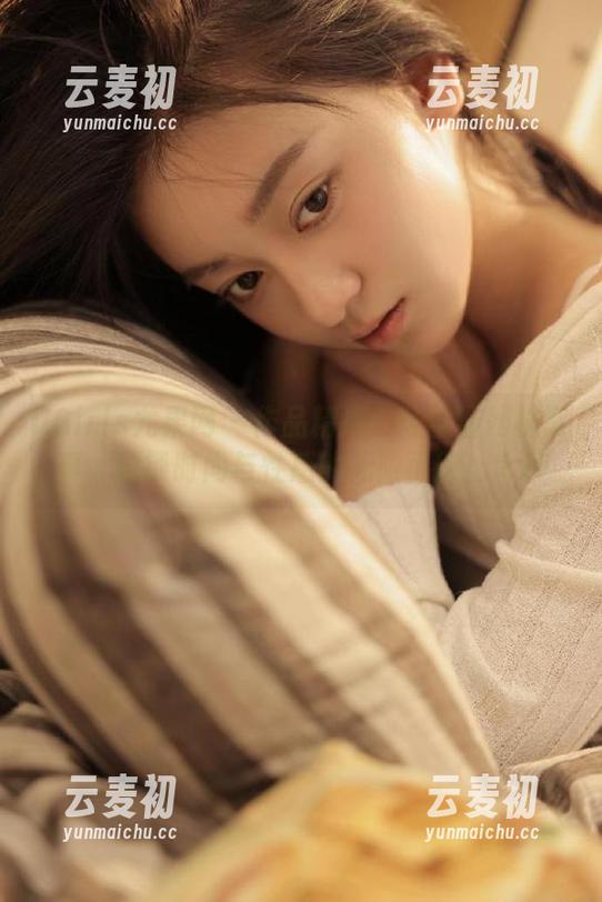 UGirls尤果网 - 作品精选：张雪馨网袜写真，解锁时尚与性感的无限可能！.txt