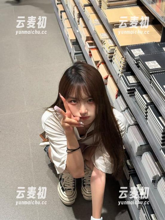 UGirls尤果网 - 徐梓伊带你穿越到无圣光的世界，图片记录她的连衣裙之美，绝对让人心动！.txt