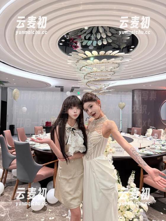 UGirls尤果网 - 欣杨Kitty黑丝全套写真作品，难以抗拒的诱惑与艺术气息交织，开启一段美丽与幻想的奇妙旅程。.txt