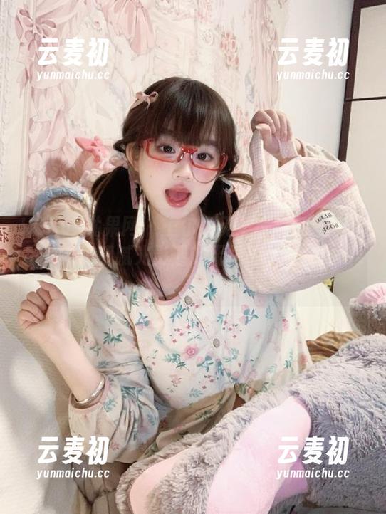 UGirls尤果网 - 王尔琳无圣光白色写真合集，感受细腻光影下的无尽故事与情感.txt