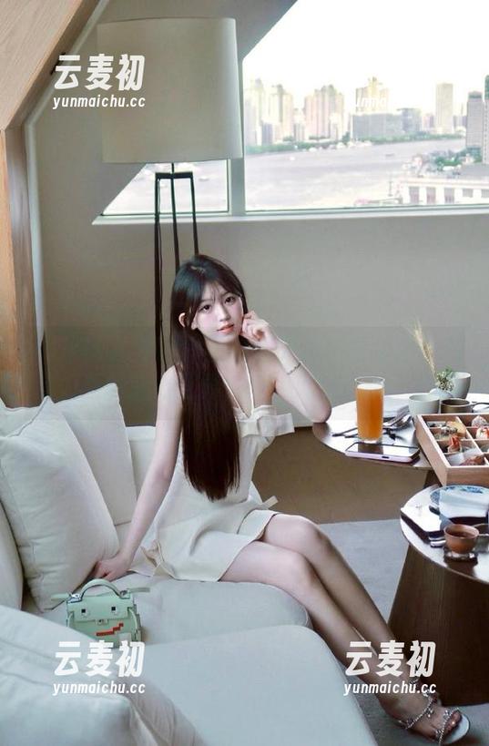 UGirls尤果网 - 王幼贞天使写真全集：如诗如画的魅力世界，令人无法抗拒！.txt