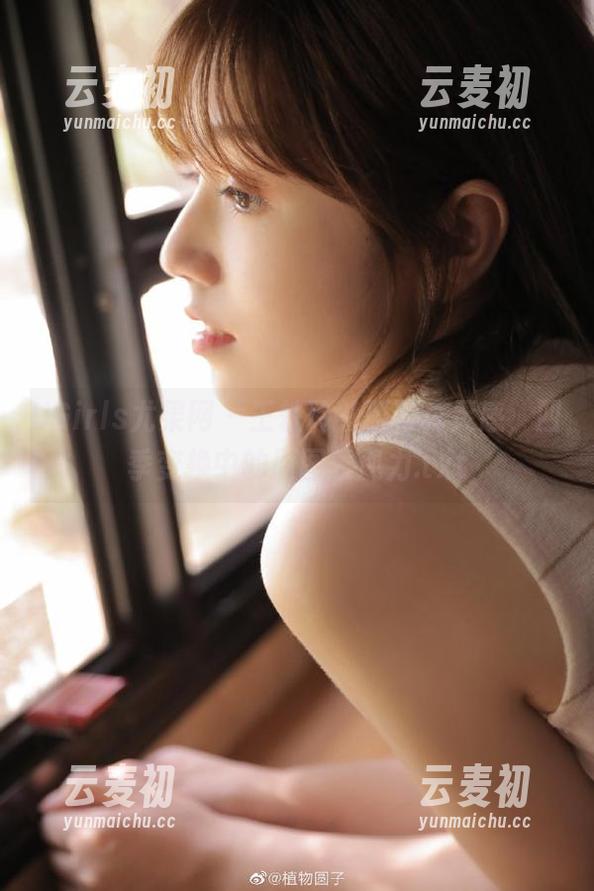 UGirls尤果网 - 王轶玲礼服写真灵感，四季变换中的原图表现力.txt