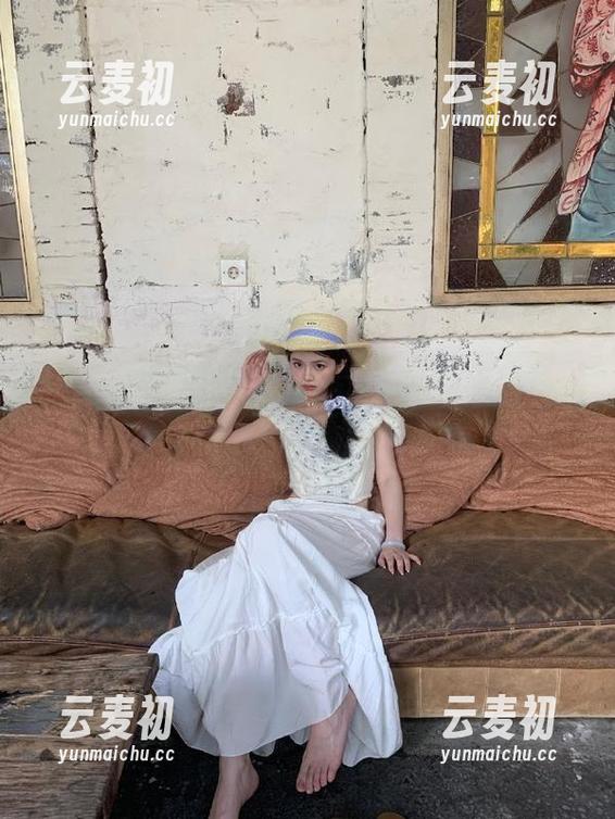 UGirls尤果网 - 纯小希高跟鞋写真作品，唤醒你的时尚原图灵感.txt