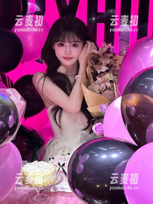 UGirls尤果网 - 下载齐贝贝的圣诞写真集，感受她独特的节日气息与风格.txt
