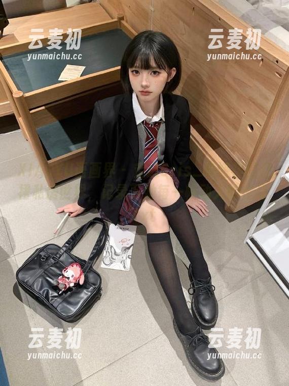 XIAOYU语画界 - 走进Cris_卓娅祺的红裙私房世界，记录下她每一帧动人的作品.txt