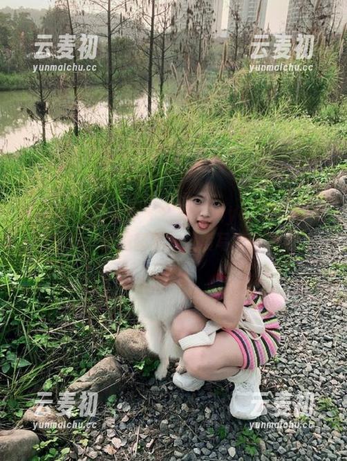 XIAOYU语画界 - 探索安琪yee眼镜的美丽世界：精选图集与优质写真资源.txt