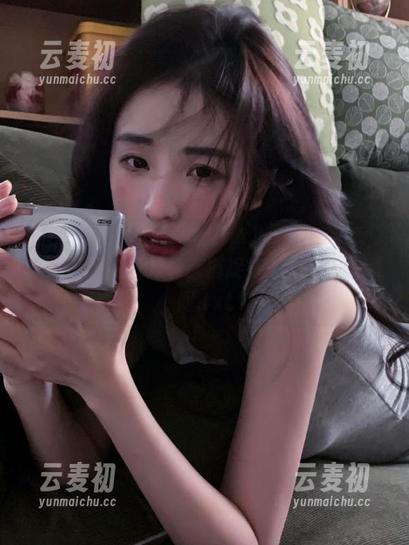 Xiuren秀人网 - Yuki鱼儿的圣诞写真：在无圣光的背景下，捕捉每一个动人的瞬间.txt