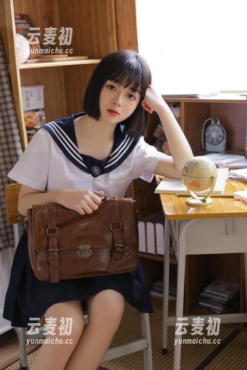 Xiuren秀人网 - 卓君Jeanes的眼镜作品集：精选那些让你眼前一亮的时尚写真，等你来探索！.txt