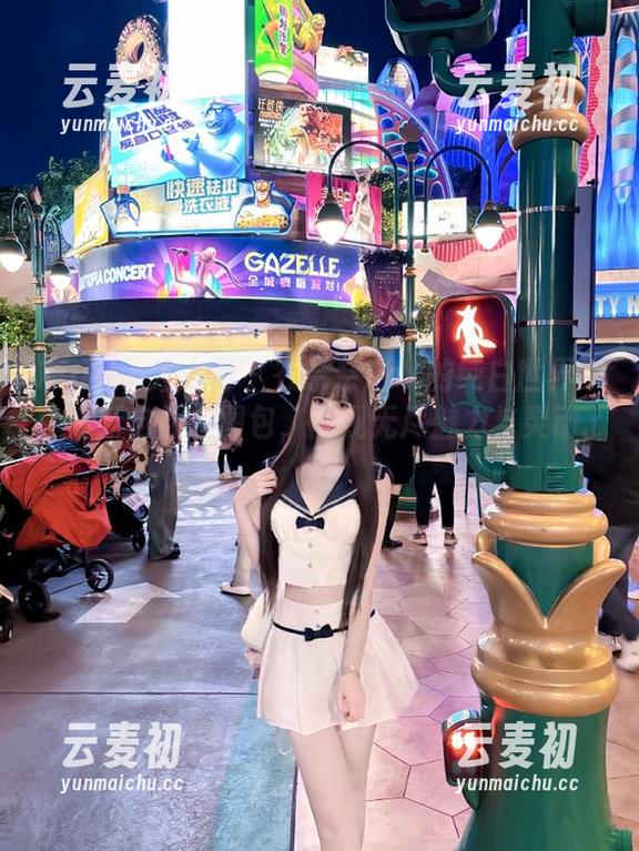 Xiuren秀人网 - 在奈奈Fox的纯白世界中：清新自然感图包，展现无尽魅力与灵动.txt
