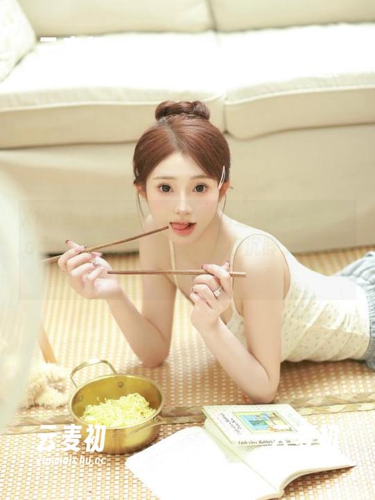 Xiuren秀人网 - 迷人的海边时光：杏子Yada比基尼原图写真，让你沉醉于夏日的浪漫.txt