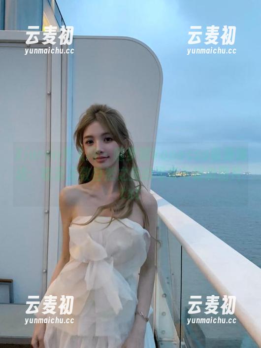 Xiuren秀人网 - 随梦娜Vanessa畅游海边：收录无数自然之美的写真与精彩图片.txt
