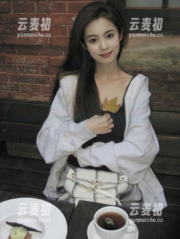 Xiuren秀人网 - 一窥草莓mm修女的网盘珍藏，独特作品展现清新与优雅的魅力.txt