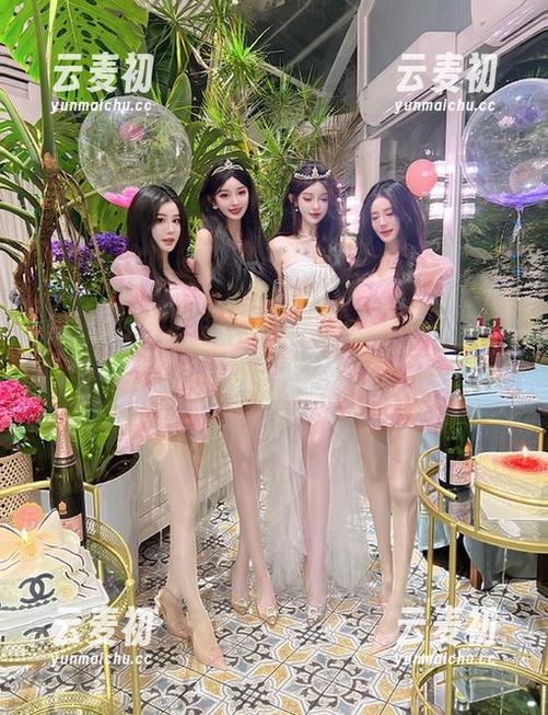 Xiuren秀人网 - 高溜MilkCat的个性风格：精选套图中独特的套装展示.txt