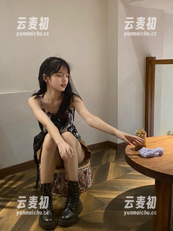 Xiuren秀人网 - 最新美图展示：黄乐然演绎长腿的魅力，尽显高挑与清新的时尚感.txt