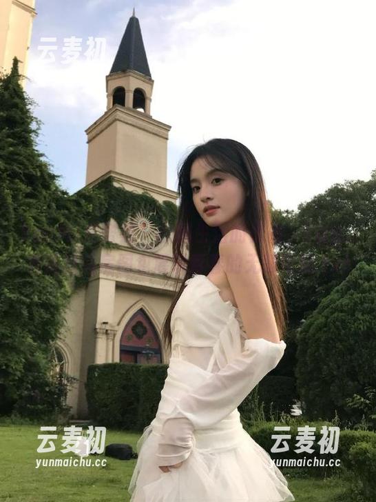 YouMi尤蜜荟 - 校园生活的优雅，Egg_尤妮丝私房图包展现青春的无限可能.txt