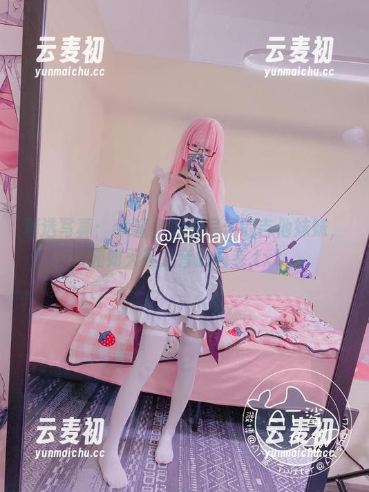 精选写真：at鲨鱼为你呈现的吉他妹妹，宛如天籁之音的画卷.txt