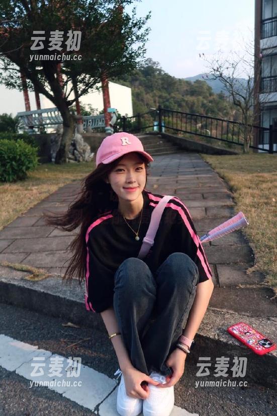 beautyleg - 让人心动的高清壁纸，Iris白丝系列，让你沉浸在绝美视觉中.txt