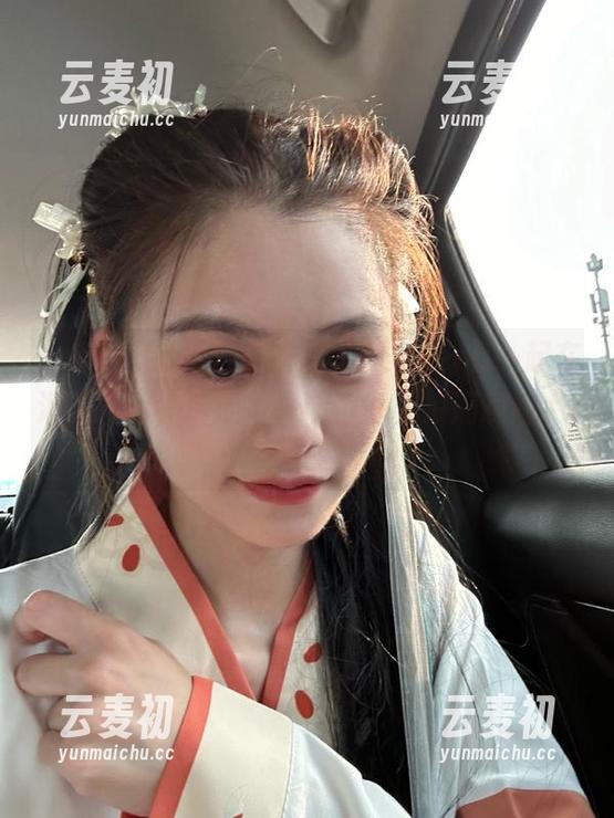 beautyleg - 更新图集：与Lena一起在海边畅游，捕捉每一个微妙的浪潮瞬间.txt