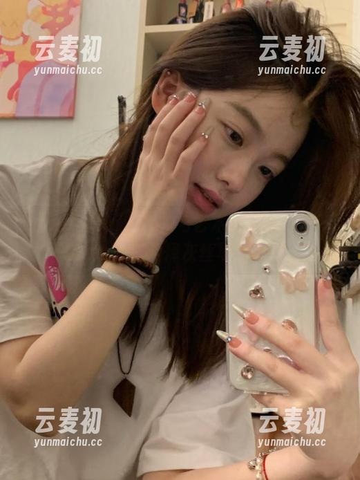 beautyleg - 私拍与艺术的结合：看Minna如何诠释灰丝写真.txt