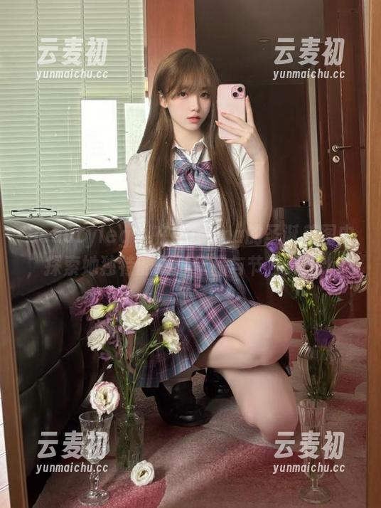 beautyleg - 在Queena的圣诞美图中，探索她独特的摄影作品与节日灵感.txt