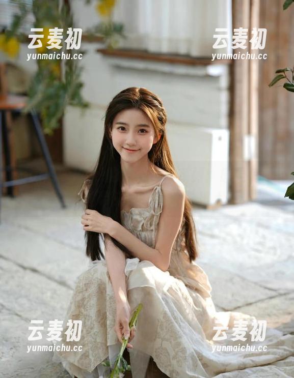 pans - Kiki的美脚写真系列：感受每一张美图带来的震撼与惊喜.txt