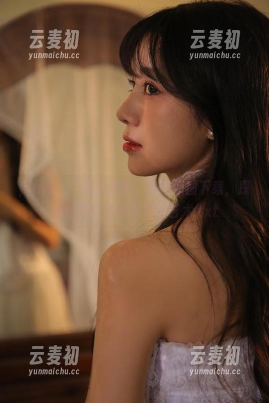 pans - “李沫修女”写真原图下载，探索纯净与力量交织的艺术.txt