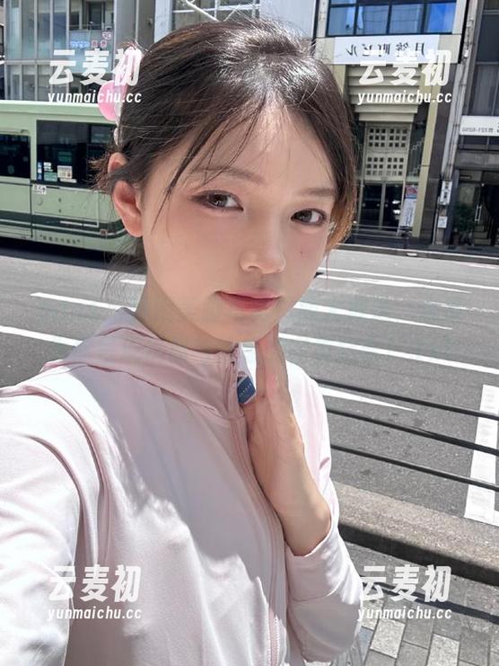 pans - 薇妮美脚写真资源大放送，合集为你呈现优雅与性感的完美结合！.txt