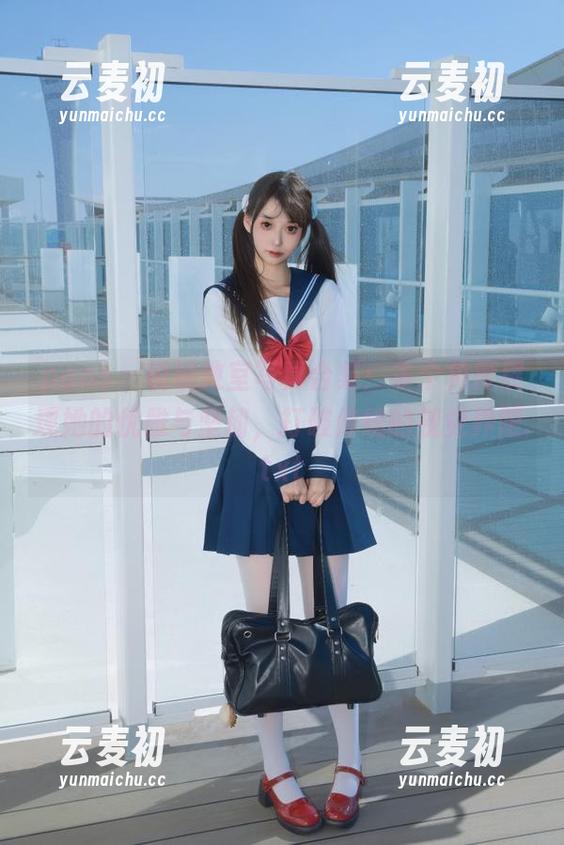 pans - 锐锐教室写真合集：多个角度展现她的优雅与坚韧，打破传统的视觉界限.txt
