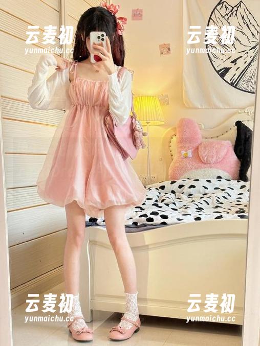 用无圣光捕捉瞬间，puypuy在NeroFormalDress中的美丽时刻，美图探索传统与现代的结合！.txt