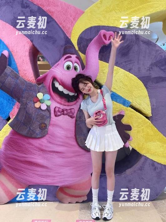 透视shimo霜月泳衣图集：独特风格精选，缔造视觉盛宴.txt